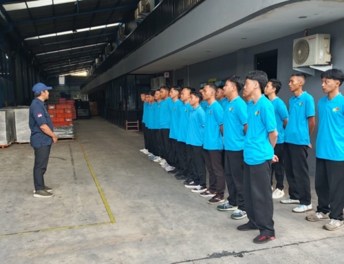 Briefing dan pembekalan calon peserta magang di perusahaan yang bergerak di bidang otomotif